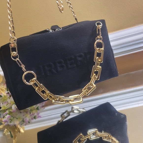 Burberry pouch converted into shoulder bag or cross body - Picture 11 of 16